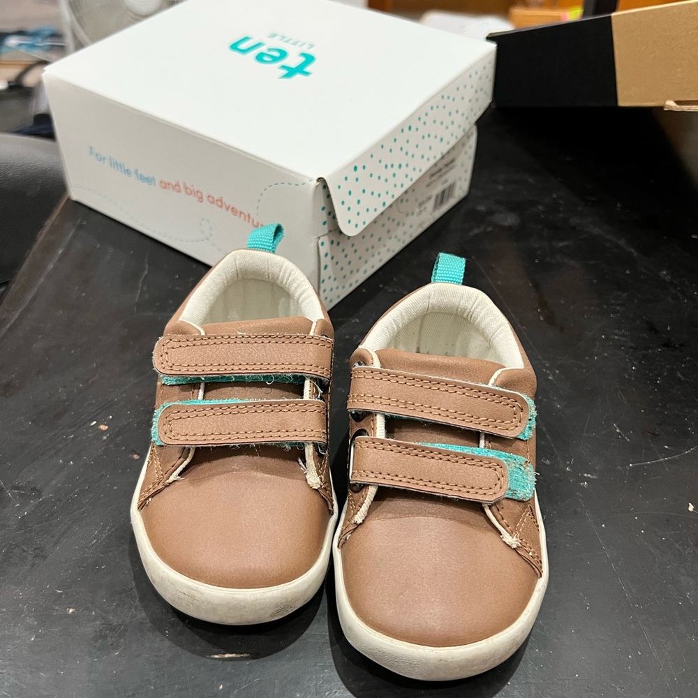 Ten Little Shoes Size 6